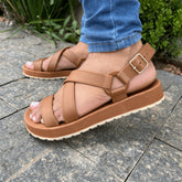 Sandália Flat Confort Caramelo – A Queridinha do Verão 2025/2026